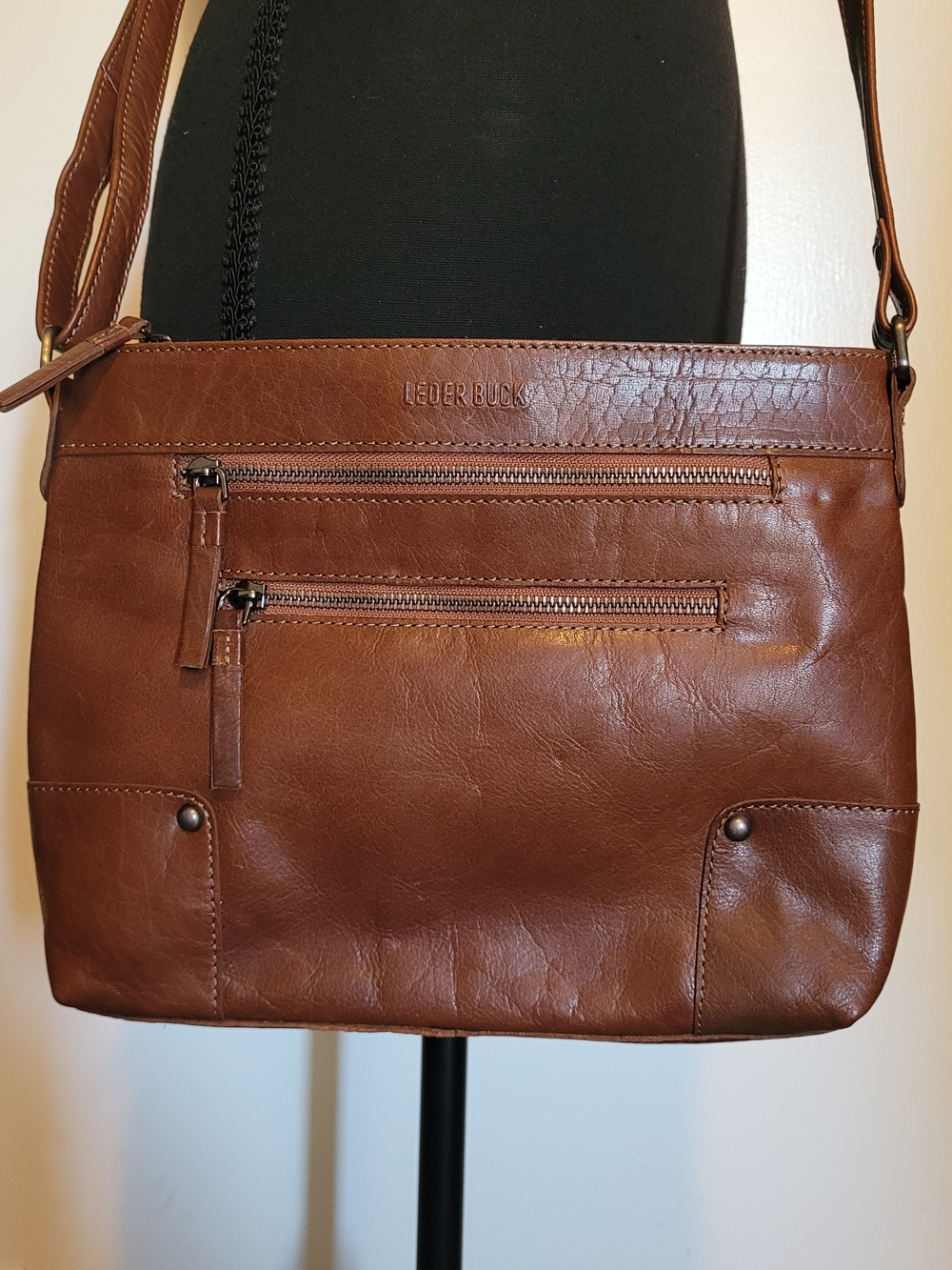 Leder Buck Brown Leather Crossbody/Shoulder Bag Multi Zipper Pockets